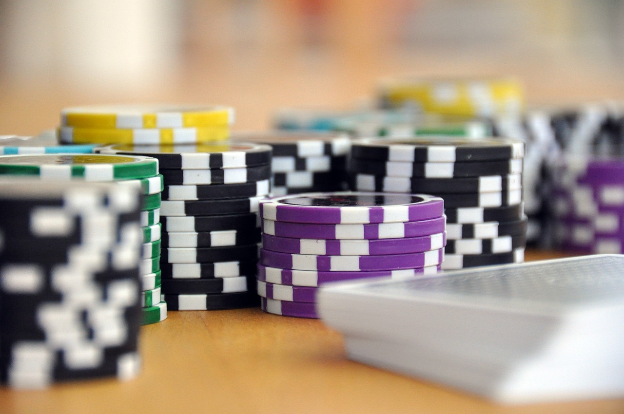 jeu de 500 jetons de poker texas holdem avec mallette de poker en aluminium par poker night pro